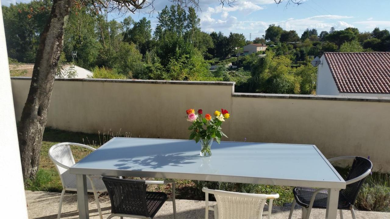 Le Clos Des Oiseaux Saintes Kültér fotó