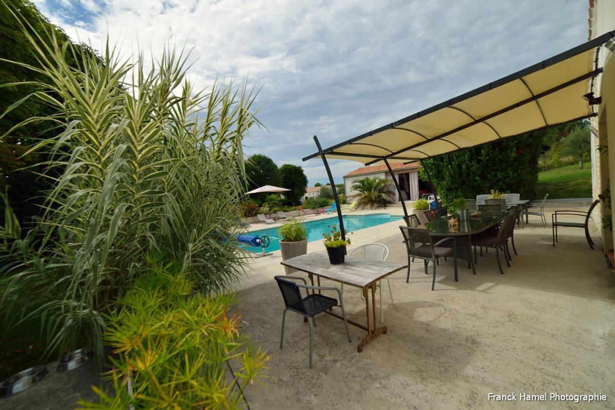 Le Clos Des Oiseaux Saintes Kültér fotó
