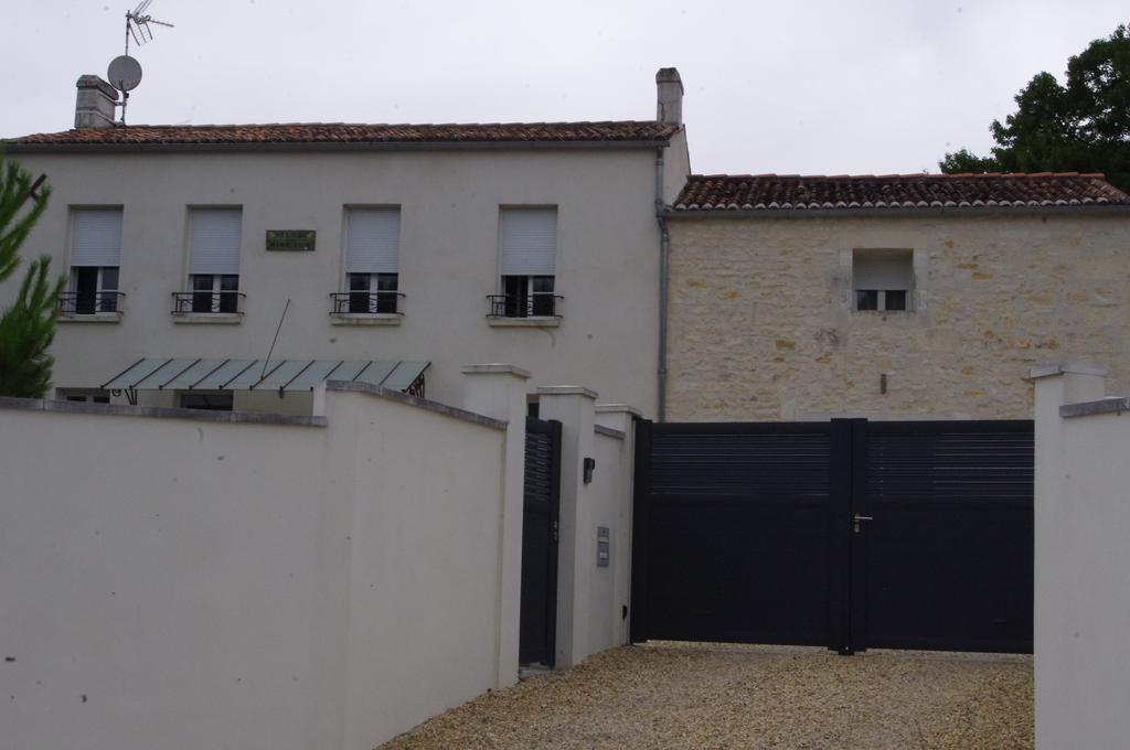 Le Clos Des Oiseaux Saintes Kültér fotó